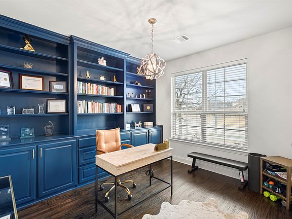 5th image of 5601 Cornelia Ct