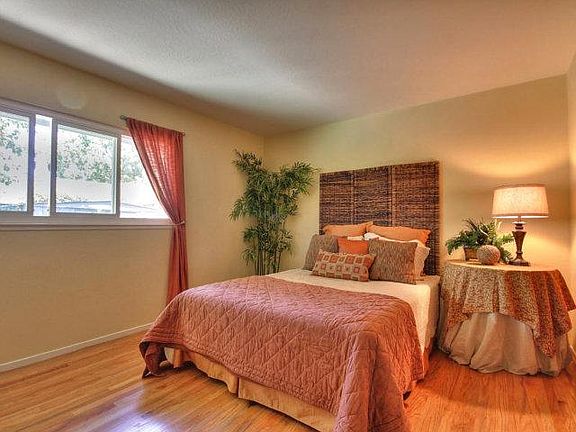 5th image of 3593 Londonderry Dr