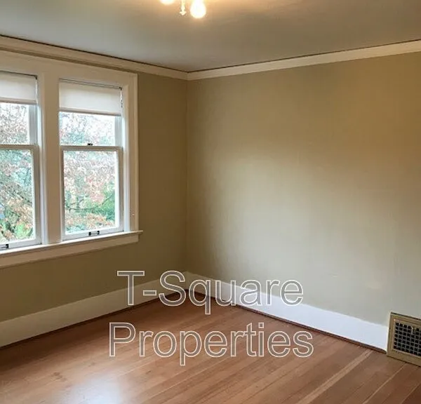 9056 Avondale Rd NE — Photo 18