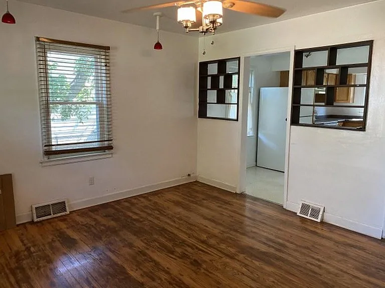 2503 Crawford St — Photo 2