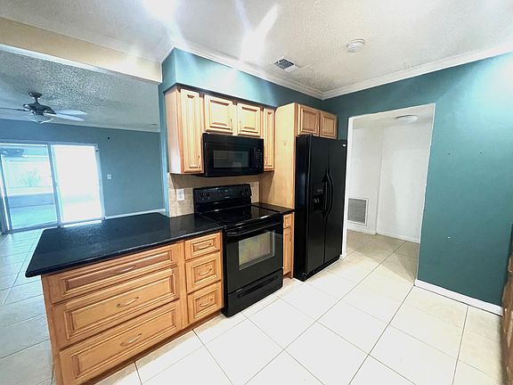 3rd image of 6411 Santa Monica Dr