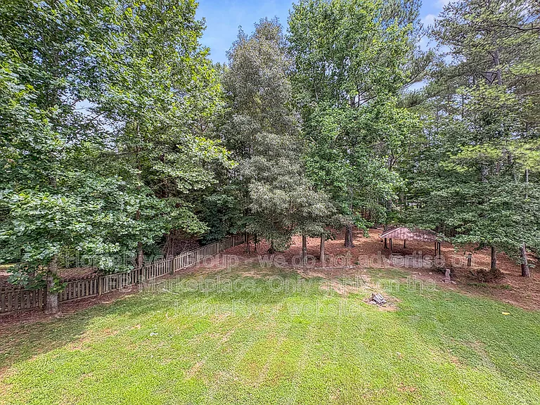 72 Elaine Dr — Photo 18