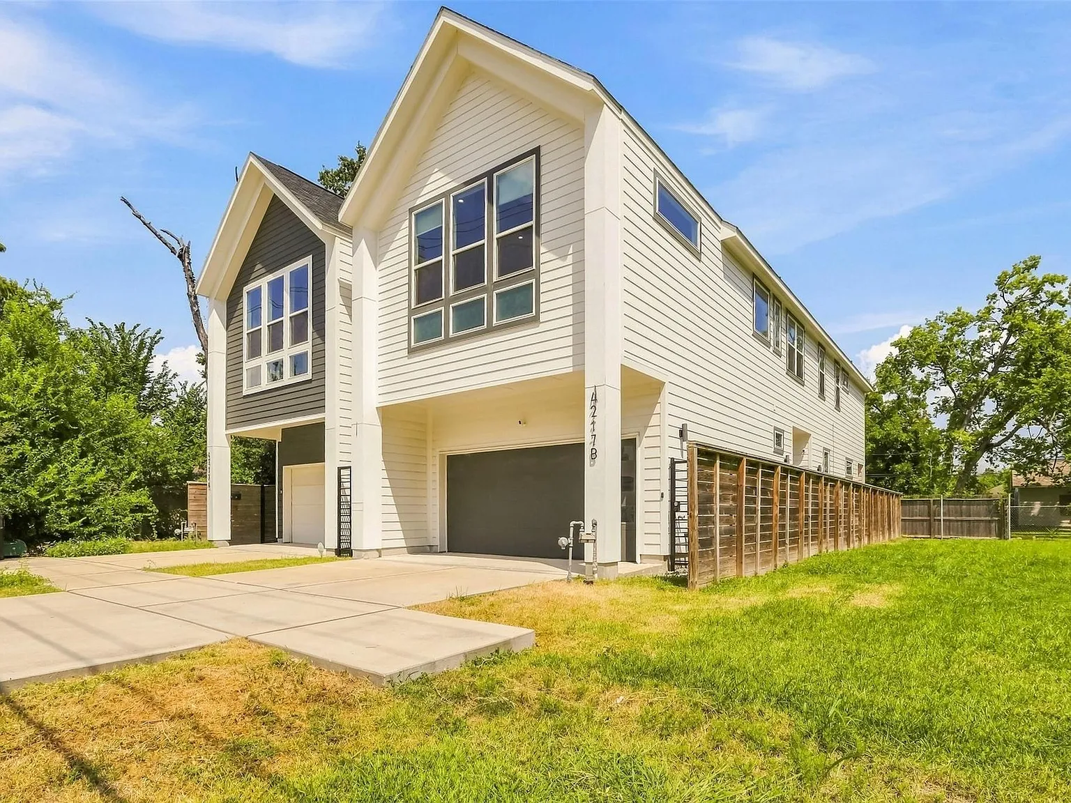 3 bed, 2.5 bath, 2187 sqft, $2,500 — Photo 1