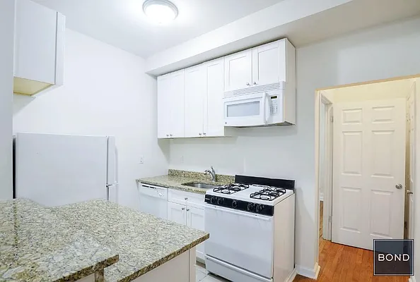 Rented by Bond New York | media 5