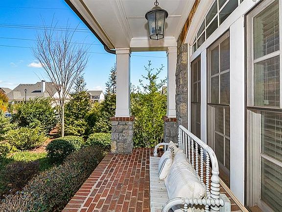 5th image of 202 Briar Hollow Ln