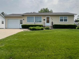1010 Hall St, Tama, IA 52339