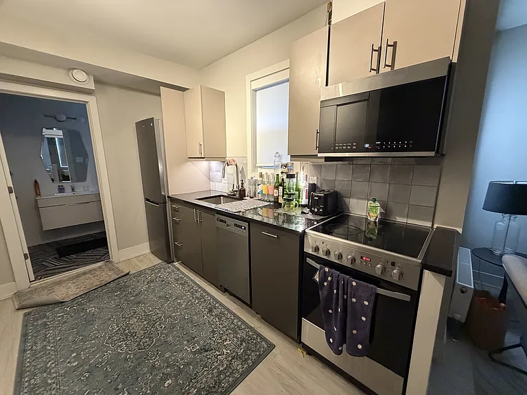 46 Nelson St #13 — Photo 16