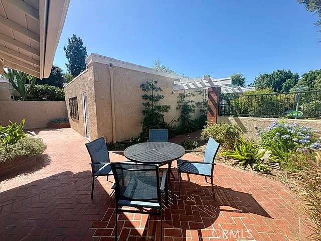 3 bed, 1381 sqft, $4,500 — Photo 3