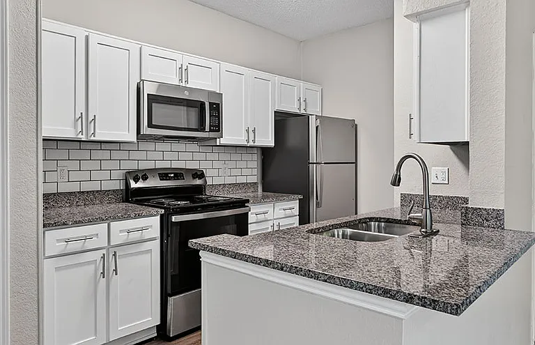 The Versailles Apartments — Photo 1