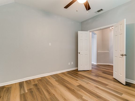 5th image of 815 Creekside Dr