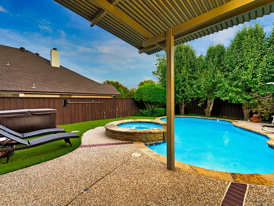 3108 Glory Ln