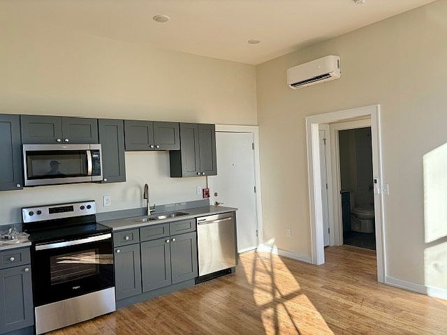1st image of 1634 Hewitt Ave #3