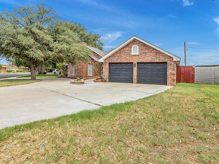 6515 Amber Dr — Photo 3
