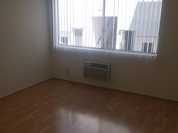 3rd image of 519 Glenrock Ave #204