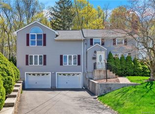 40 Elm Dr, West Hartford, CT 06110