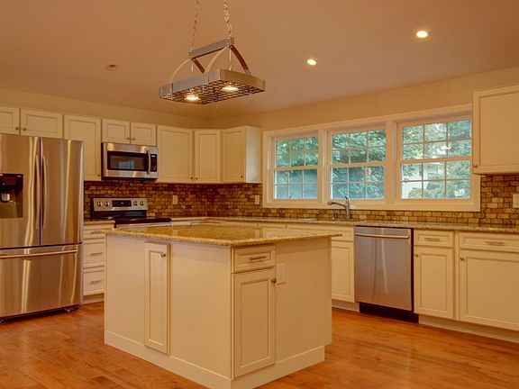 5th image of 13 Millford Dr