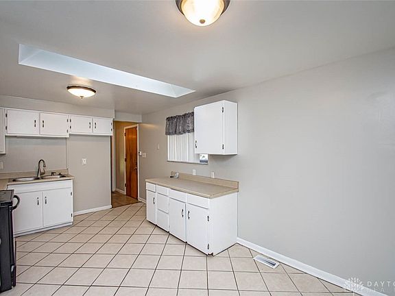 4th image of 128 W Greenview Dr