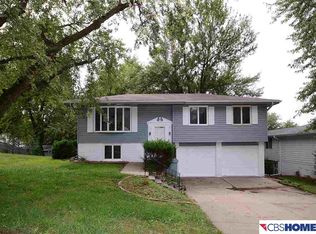 9525 Ames Ave, Omaha, NE 68134