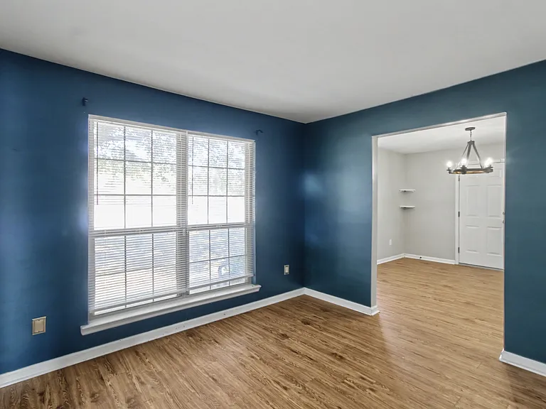 404 Clairemore Cir — Photo 5