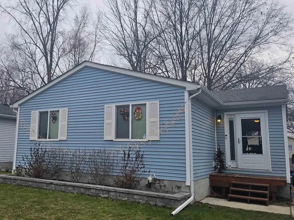 380 Center St, Algonac, MI 48001