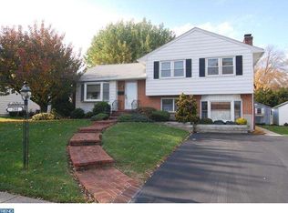 208 Shakespeare Dr, Reading, PA 19608