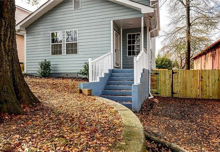 993 Washington St SW — Photo 2