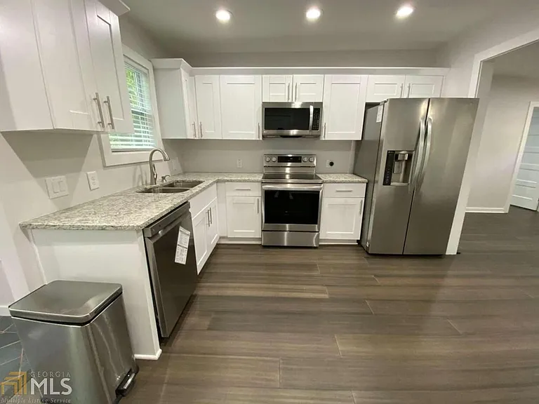 1127 Dobbs Dr SE — Photo 7