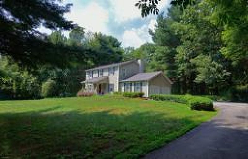 1st image of 9 Doremus Ln