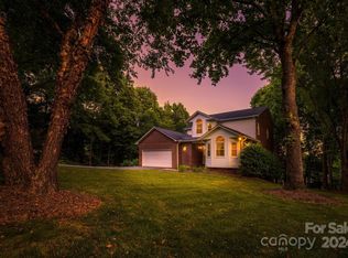 6541 Willowbottom Rd, Hickory, NC 28602