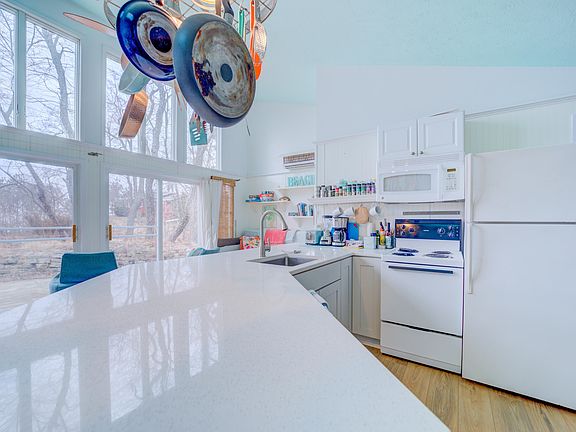 2nd image of 5060 Sandpiper Dr