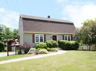 9 Wallace Rd, Sturbridge, MA 01566