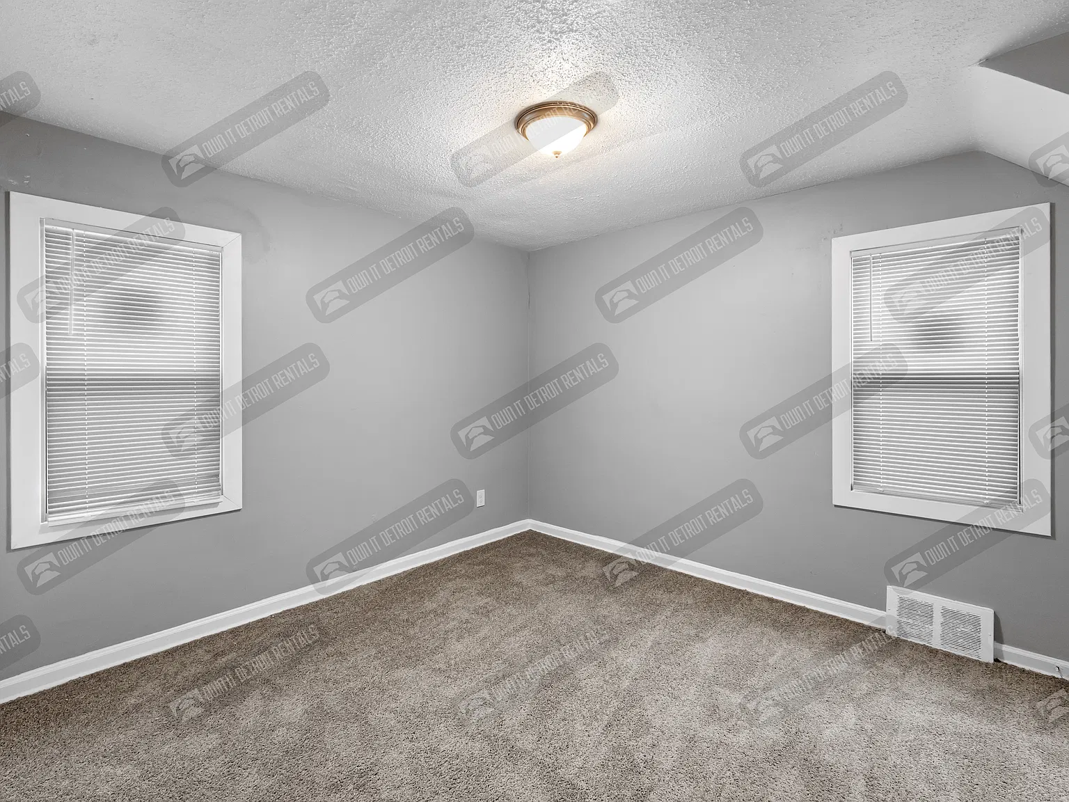 House - Bungalow — Photo 4