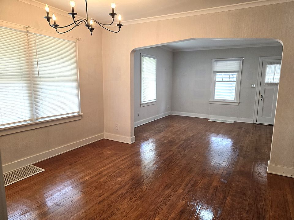 1st image of 204 19th Ave