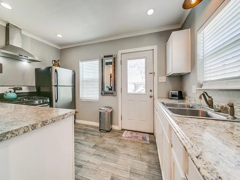 1402 Wyoming St — Photo 14