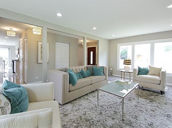 4th image of 374 King Ln