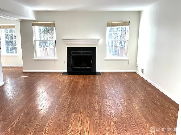 246 Hyde Park Rd — Photo 3