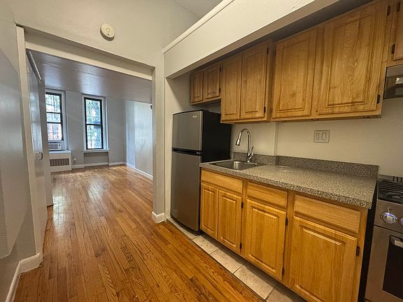 2nd image of 171 E 90th St APT 1A