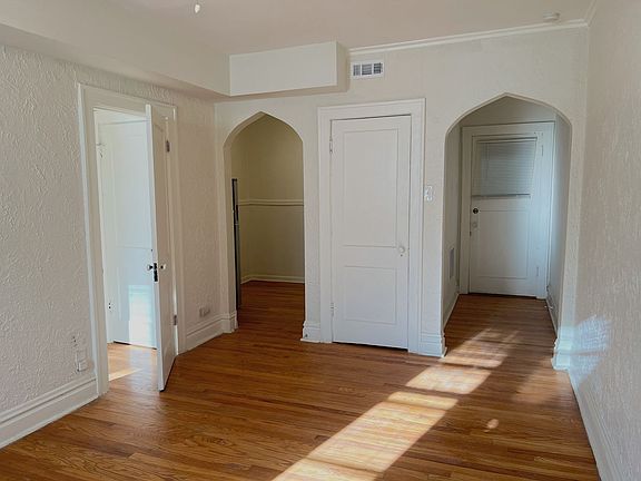4th image of 4902-06 Itaska St #4902-23