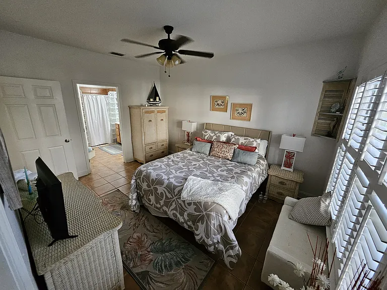 master bedroom with queen bed