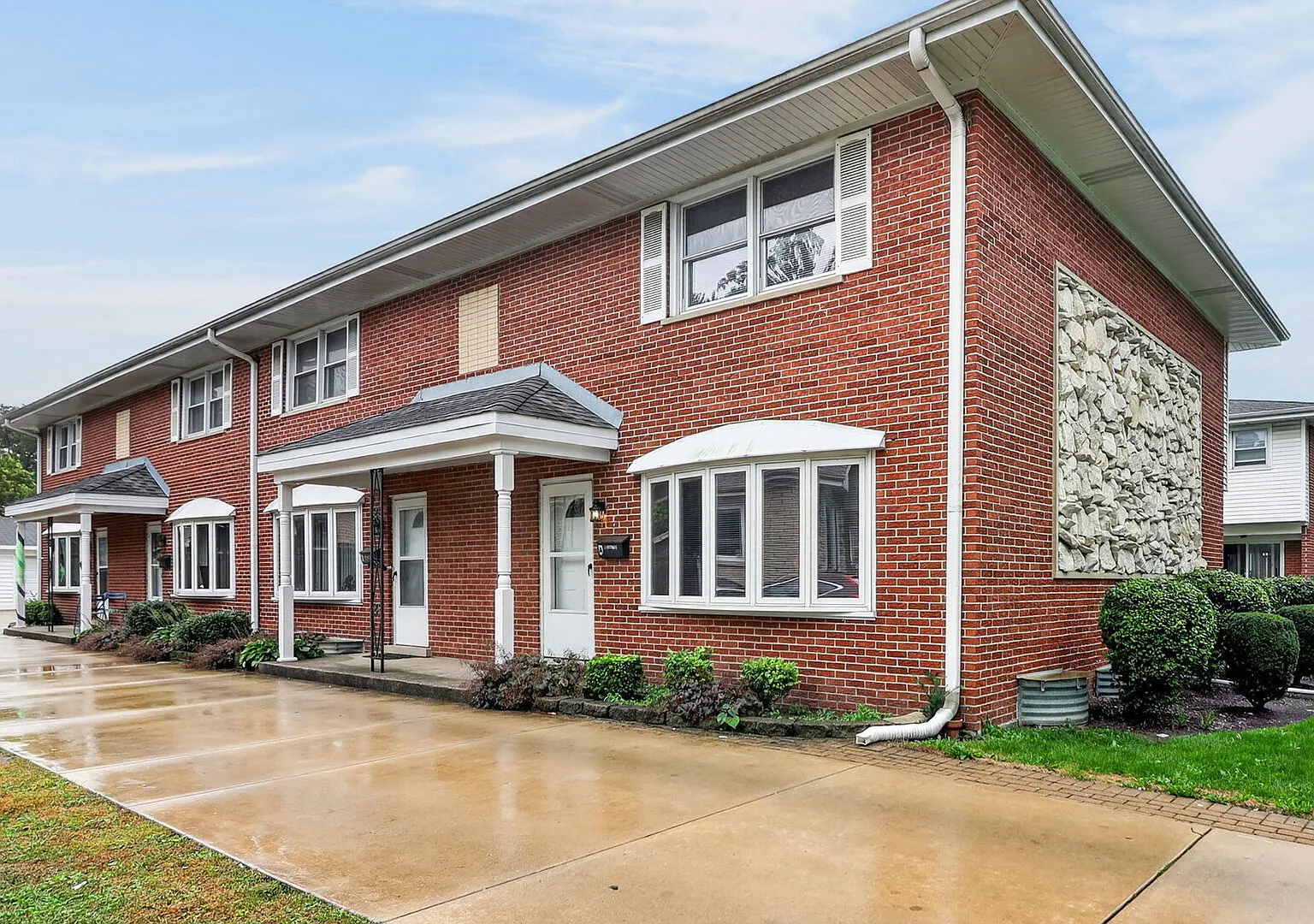 3 bed, 1.5 bath, 1285 sqft, $2,675 — Photo 1