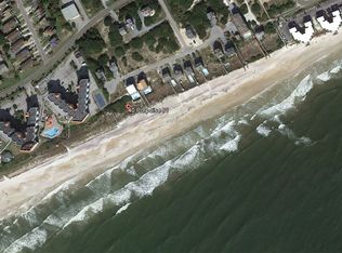 40 Porpoise Pl, North Topsail Beach, NC 28460