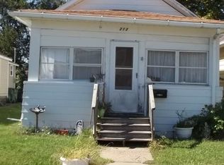 212 N 3rd St, Clinton, IA 52732