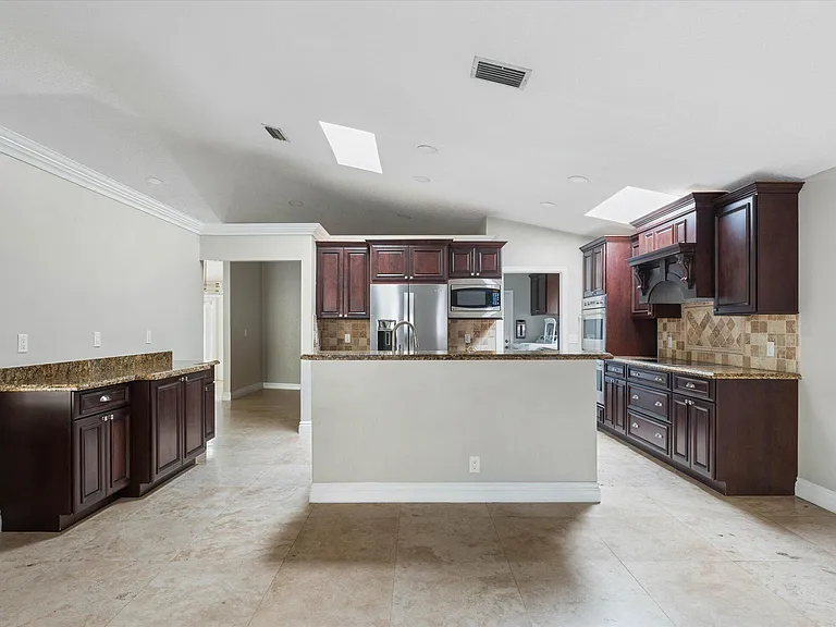 1598 SW 5th Ave — Photo 11