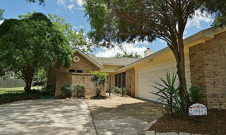 1st image of 3940 Heathersage Dr