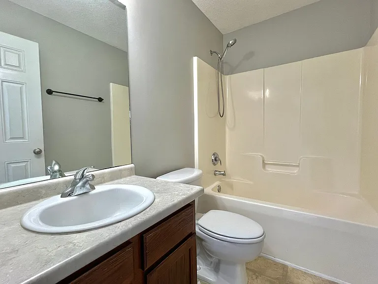 110 Auburn Cir — Photo 21