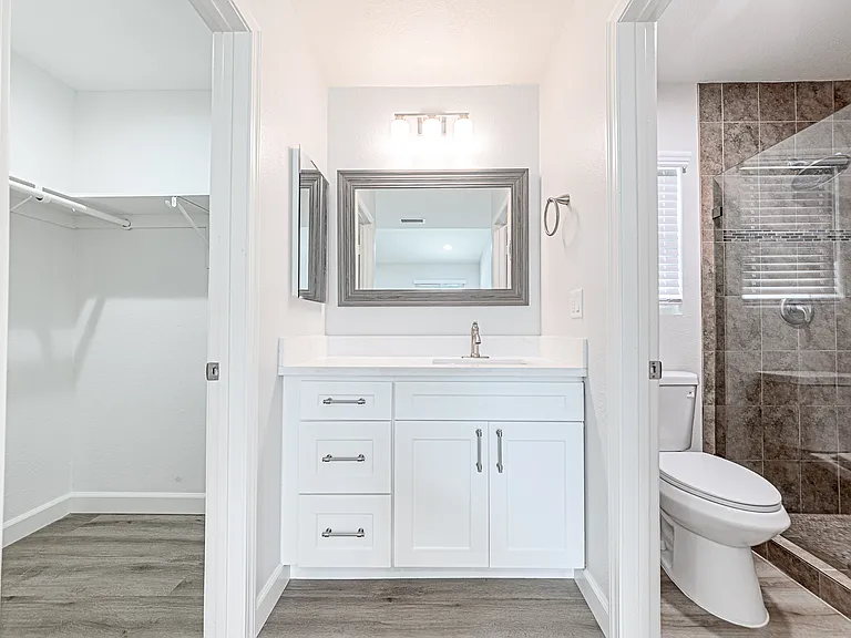 2400 W Commonwealth Ave #C — Photo 11