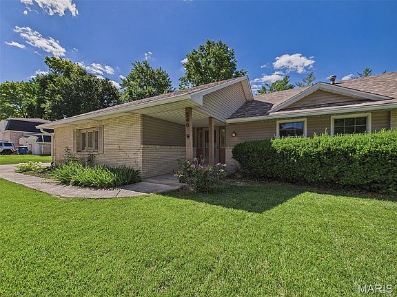 3rd image of 240 Sherwood Dr