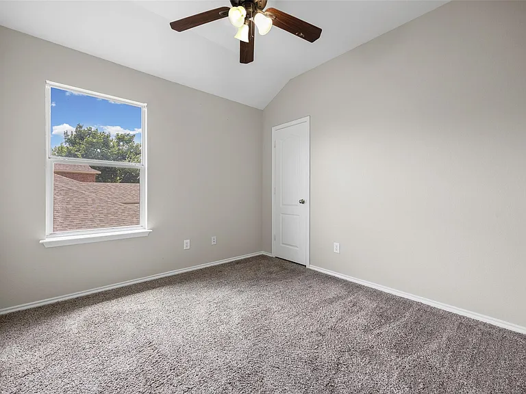 20521 Farm Pond Ln — Photo 17
