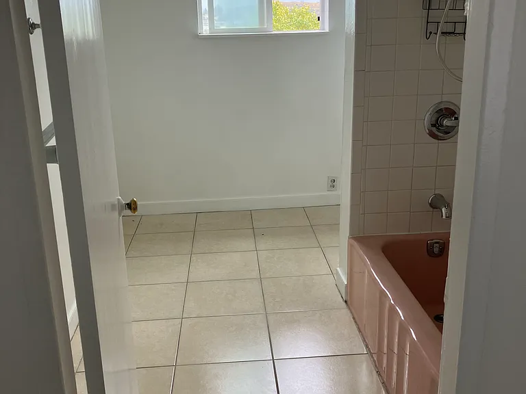 516 Napa St — Photo 8