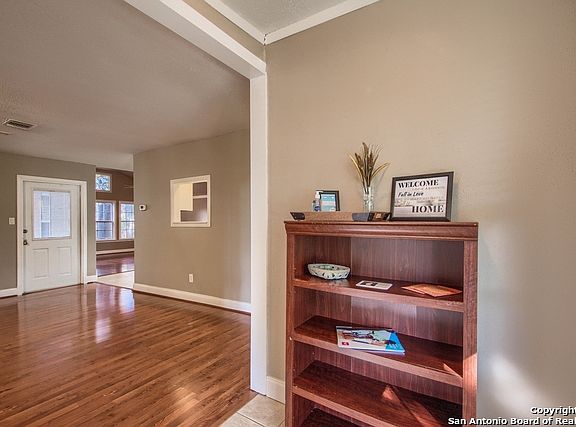 5th image of 1647 Larkspur Dr